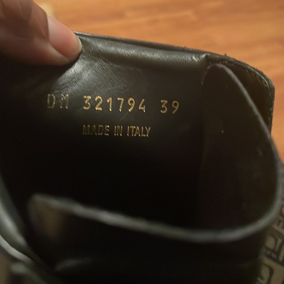 Saint Laurent leather lace  sneaker /boot shoe it’s a size 39 which is a 8.5 US - Picture 4 of 6